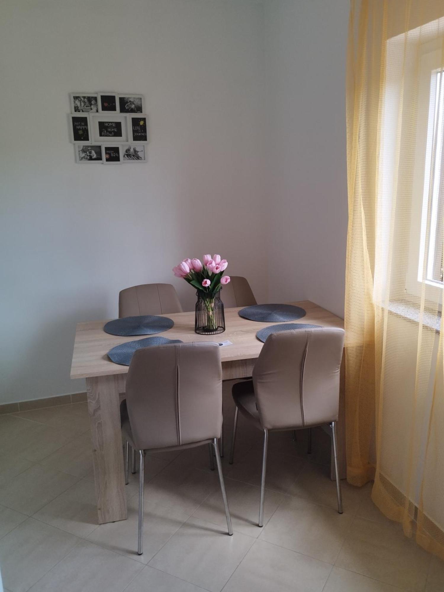 Family Tomy Apartment